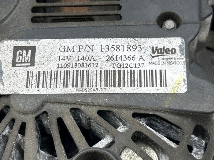 Dynamo van een Opel Insignia Sports Tourer 1.4 Turbo 16V Ecotec 2011