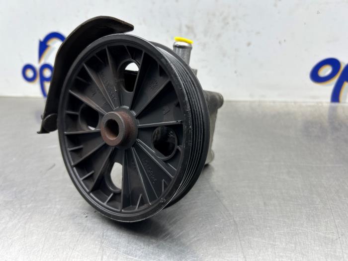 Gebruikte Servopomp Volvo V40 (VW) 2.0 16V Turbo Prijs € 70,00 Margeregeling aangeboden door Gebr Opdam B.V.