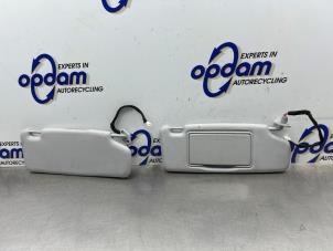 Gebruikte Zonneklep Volvo V40 (VW) 2.0 16V Turbo Prijs € 50,00 Margeregeling aangeboden door Gebr Opdam B.V.