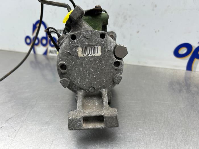 Aircopomp van een Daihatsu Cuore (L251/271/276) 1.0 12V DVVT 2008