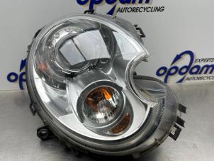 Gebruikte Koplamp rechts Mini Clubman (R55) 1.6 Cooper D Prijs € 250,00 Margeregeling aangeboden door Gebr Opdam B.V.