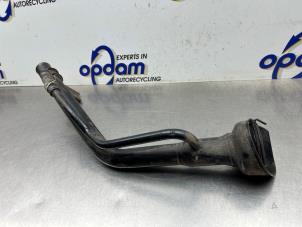 Gebruikte Vulpijp Brandstoftank Nissan Micra (K12) 1.2 16V Prijs € 75,00 Margeregeling aangeboden door Gebr Opdam B.V.