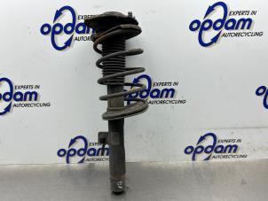 Gebruikte Mac Phersonpoot links-voor Peugeot 206+ (2L/M) 1.1 XR,XS Prijs € 50,00 Margeregeling aangeboden door Gebr Opdam B.V.