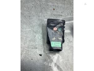 Gebruikte Mistlamp Schakelaar Suzuki Vitara (LY/MY) 1.6 16V VVT Prijs € 10,00 Margeregeling aangeboden door Gebr Opdam B.V.