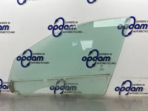 Gebruikte Deurruit 4Deurs links-voor Alfa Romeo 159 (939AX) 2.2 JTS 16V Prijs € 50,00 Margeregeling aangeboden door Gebr Opdam B.V.