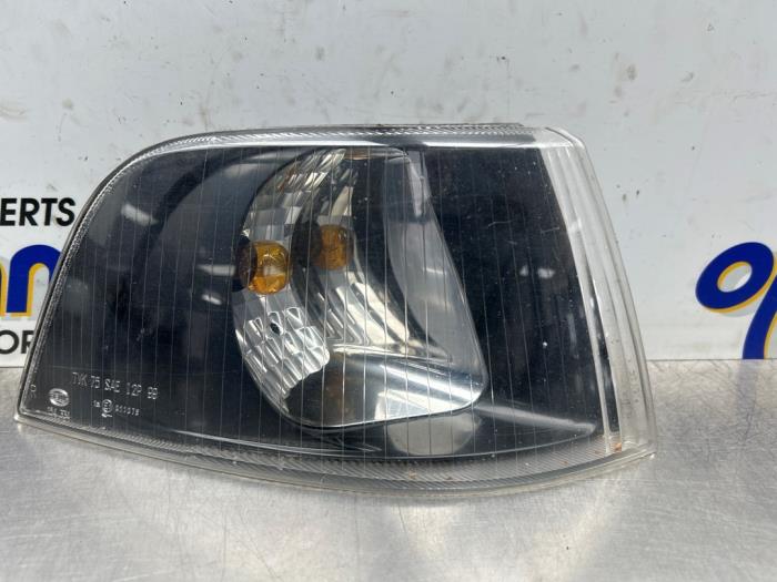 Gebruikte Pinker rechts Volvo V40 (VW) 2.0 16V Prijs € 20,00 Margeregeling aangeboden door Gebr Opdam B.V.