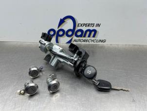 Gebruikte Cilinderslotenset (compleet) Suzuki Alto 1.0 12V Prijs € 100,00 Margeregeling aangeboden door Gebr Opdam B.V.