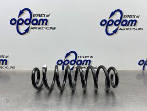 Gebruikte Schroefveer achter Volkswagen Golf VIII (CD1) 1.4 eHybrid 16V Prijs € 45,00 Margeregeling aangeboden door Gebr Opdam B.V.