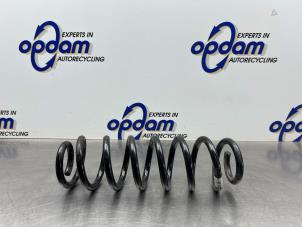 Gebruikte Schroefveer achter Volkswagen Golf VIII (CD1) 1.4 eHybrid 16V Prijs € 45,00 Margeregeling aangeboden door Gebr Opdam B.V.