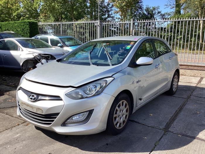 Gebruikte Frontpaneel Hyundai i30 (GDHB5) 1.6 CRDi Blue Drive 16V VGT Prijs € 250,00 Margeregeling aangeboden door Gebr Opdam B.V.