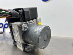 Gebruikte ABS Pomp Peugeot 5008 I (0A/0E) 1.6 VTI 16V Prijs € 150,00 Margeregeling aangeboden door Gebr Opdam B.V.