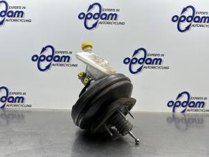 Gebruikte Rembooster Peugeot 208 I (CA/CC/CK/CL) 1.2 Vti 12V PureTech 82 Prijs € 125,00 Margeregeling aangeboden door Gebr Opdam B.V.