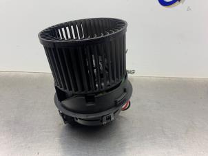 Gebruikte Kachel Ventilatiemotor Peugeot 208 I (CA/CC/CK/CL) 1.2 Vti 12V PureTech 82 Prijs € 50,00 Margeregeling aangeboden door Gebr Opdam B.V.