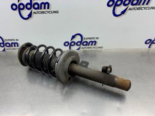 Gebruikte Mac Phersonpoot links-voor Peugeot 207 SW (WE/WU) 1.4 16V Vti Prijs € 50,00 Margeregeling aangeboden door Gebr Opdam B.V.