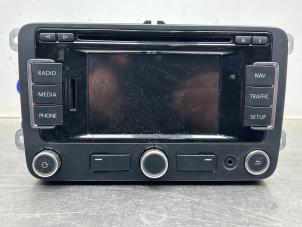 Gebruikte Display Multi Media regelunit Volkswagen Golf VI (5K1) 1.2 TSI BlueMotion Prijs € 200,00 Margeregeling aangeboden door Gebr Opdam B.V.