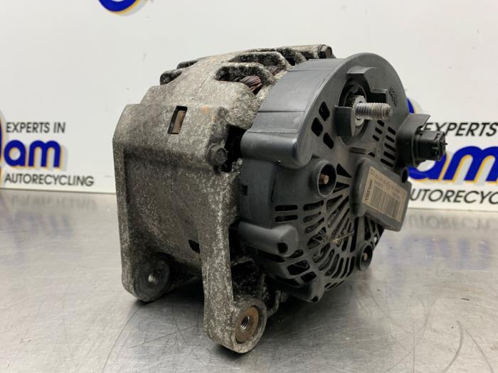 Dynamo van een Opel Vivaro 1.9 DI 2006
