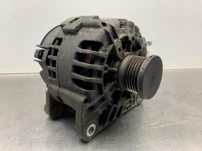 Dynamo van een Opel Vivaro 1.9 DI 2006