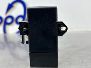 Gebruikte Stoelverwarmings module Volkswagen Up! (121) 1.0 12V 60 Prijs € 35,00 Margeregeling aangeboden door Gebr Opdam B.V.