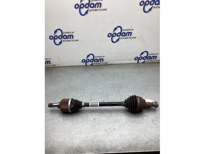 Gebruikte Aandrijfas links-voor Opel Crossland (X) 1.2 Turbo 12V Prijs € 125,00 Margeregeling aangeboden door Gebr Opdam B.V.