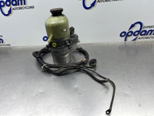 Gebruikte Servopomp Opel Astra H GTC (L08) 1.6 16V Prijs € 125,00 Margeregeling aangeboden door Gebr Opdam B.V.