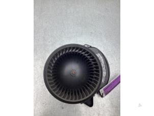 Gebruikte Chaufage Ventilatiemotor Mercedes CLA (117.3) 1.6 CLA-180 16V Prijs € 50,00 Margeregeling aangeboden door Gebr Opdam B.V.
