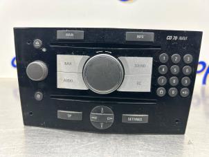 Gebruikte Radio CD Speler Opel Astra H GTC (L08) 1.6 16V Prijs € 150,00 Margeregeling aangeboden door Gebr Opdam B.V.