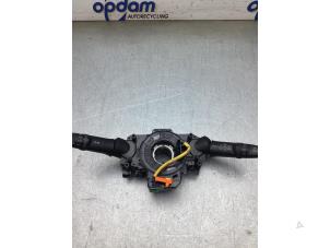 Gebruikte Combischakelaar Stuurkolom Mitsubishi Space Star (A0) 1.0 12V Prijs € 50,00 Margeregeling aangeboden door Gebr Opdam B.V.