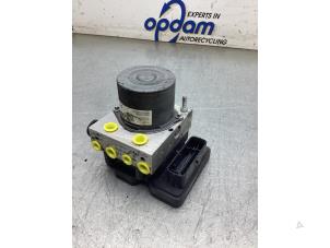 Gebruikte ABS Pomp Opel Vivaro 2.0 CDTI 122 Prijs € 302,50 Inclusief btw aangeboden door Gebr Opdam B.V.