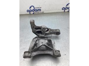 Gebruikte Motorsteun Opel Vivaro 2.0 CDTI 122 Prijs € 60,50 Inclusief btw aangeboden door Gebr Opdam B.V.