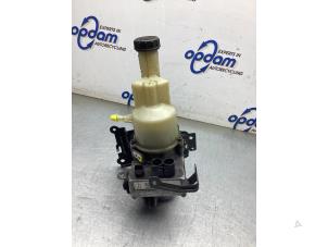 Gebruikte Stuurbekrachtiging Pomp Opel Vivaro 2.0 CDTI 122 Prijs € 544,50 Inclusief btw aangeboden door Gebr Opdam B.V.