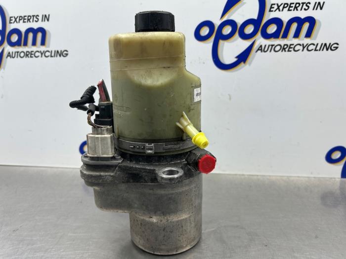 Gebruikte Servopomp Ford Focus 2 C+C 2.0 16V Prijs € 90,00 Margeregeling aangeboden door Gebr Opdam B.V.