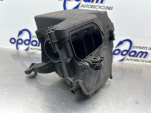 Gebruikte Luchtfilterhuis Ford Focus 2 C+C 2.0 16V Prijs € 40,00 Margeregeling aangeboden door Gebr Opdam B.V.