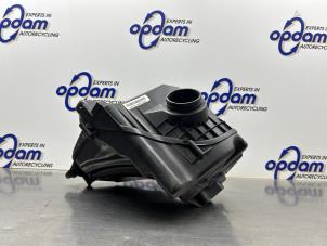 Gebruikte Luchtfilterhuis BMW 3 serie Touring (E91) 320i 16V Prijs € 60,00 Margeregeling aangeboden door Gebr Opdam B.V.