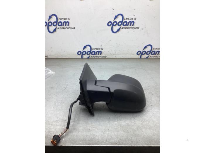 Buitenspiegel links van een Opel Vivaro 2.0 CDTI 122 2021