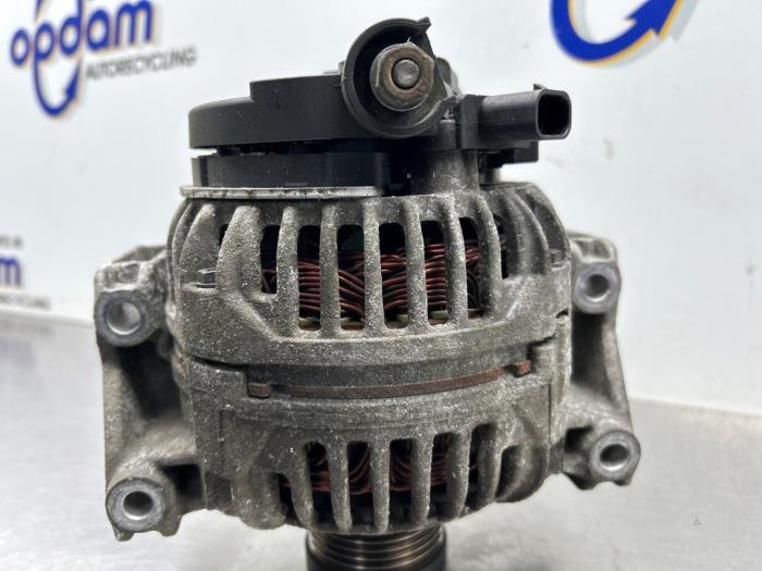 Gebruikte Dynamo Saab 9-3 II Sport Sedan (YS3F) 2.0T 16V Prijs € 75,00 Margeregeling aangeboden door Gebr Opdam B.V.