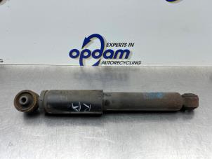 Gebruikte Schokdemper rechts-achter Opel Astra H SW (L35) 1.6 16V Twinport Prijs € 15,00 Margeregeling aangeboden door Gebr Opdam B.V.