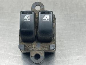 Gebruikte Schakelaar Elektrisch Raam Hyundai Atos 1.1 12V Prijs € 30,00 Margeregeling aangeboden door Gebr Opdam B.V.