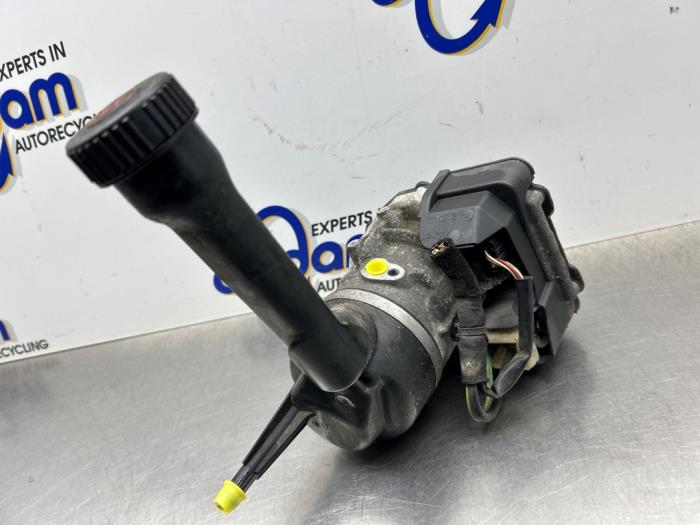 Gebruikte Pomp Servo Peugeot 308 (4A/C) 1.6 VTI 16V Prijs € 125,00 Margeregeling aangeboden door Gebr Opdam B.V.