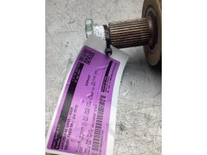 Gebruikte Aandrijfas links-voor Skoda Fabia II Combi 1.2 TSI Prijs € 40,00 Margeregeling aangeboden door Gebr Opdam B.V.