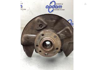 Gebruikte Fusee rechts-voor Volkswagen Transporter T6 2.0 TDI DRF Prijs € 75,00 Margeregeling aangeboden door Gebr Opdam B.V.