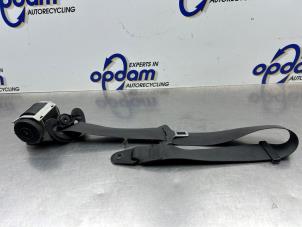 Gebruikte Veiligheidsgordel rechts-voor Mini Mini (R56) 1.6 16V Cooper Prijs € 40,00 Margeregeling aangeboden door Gebr Opdam B.V.