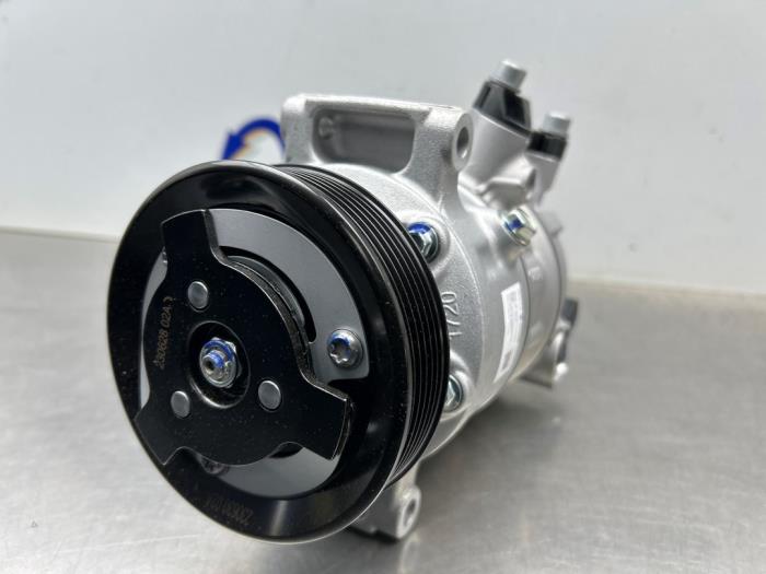 Nieuwe Pomp Airco Volkswagen Golf Prijs € 362,94 Inclusief btw aangeboden door Gebr Opdam B.V.