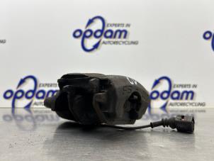 Gebruikte Remklauw (Tang) links-voor Volkswagen Golf IV (1J1) 1.6 Prijs € 30,00 Margeregeling aangeboden door Gebr Opdam B.V.