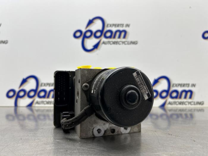 Gebruikte ABS Pomp Volkswagen Golf IV (1J1) 1.6 Prijs € 90,00 Margeregeling aangeboden door Gebr Opdam B.V.