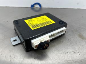 Gebruikte Deur module Kia Sportage (JE) 2.7 V6 24V 4x4 Prijs € 50,00 Margeregeling aangeboden door Gebr Opdam B.V.