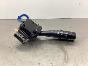 Gebruikte Ruitenwis Schakelaar Kia Sportage (JE) 2.7 V6 24V 4x4 Prijs € 25,00 Margeregeling aangeboden door Gebr Opdam B.V.