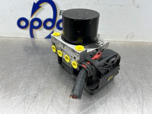 Gebruikte ABS Pomp Volkswagen Polo IV (9N1/2/3) 1.4 16V Prijs € 150,00 Margeregeling aangeboden door Gebr Opdam B.V.