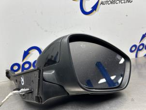 Gebruikte Buitenspiegel rechts Peugeot 208 I (CA/CC/CK/CL) 1.2 Vti 12V PureTech 82 Prijs € 125,00 Margeregeling aangeboden door Gebr Opdam B.V.