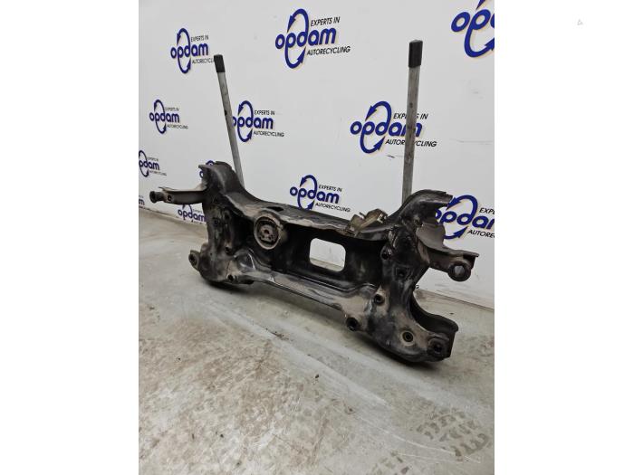 Subframe van een Volkswagen Caddy III (2KA,2KH,2CA,2CH) 1.6 TDI 16V 2015