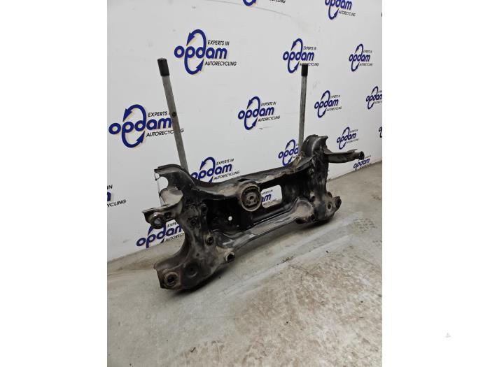 Subframe van een Volkswagen Caddy III (2KA,2KH,2CA,2CH) 1.6 TDI 16V 2015